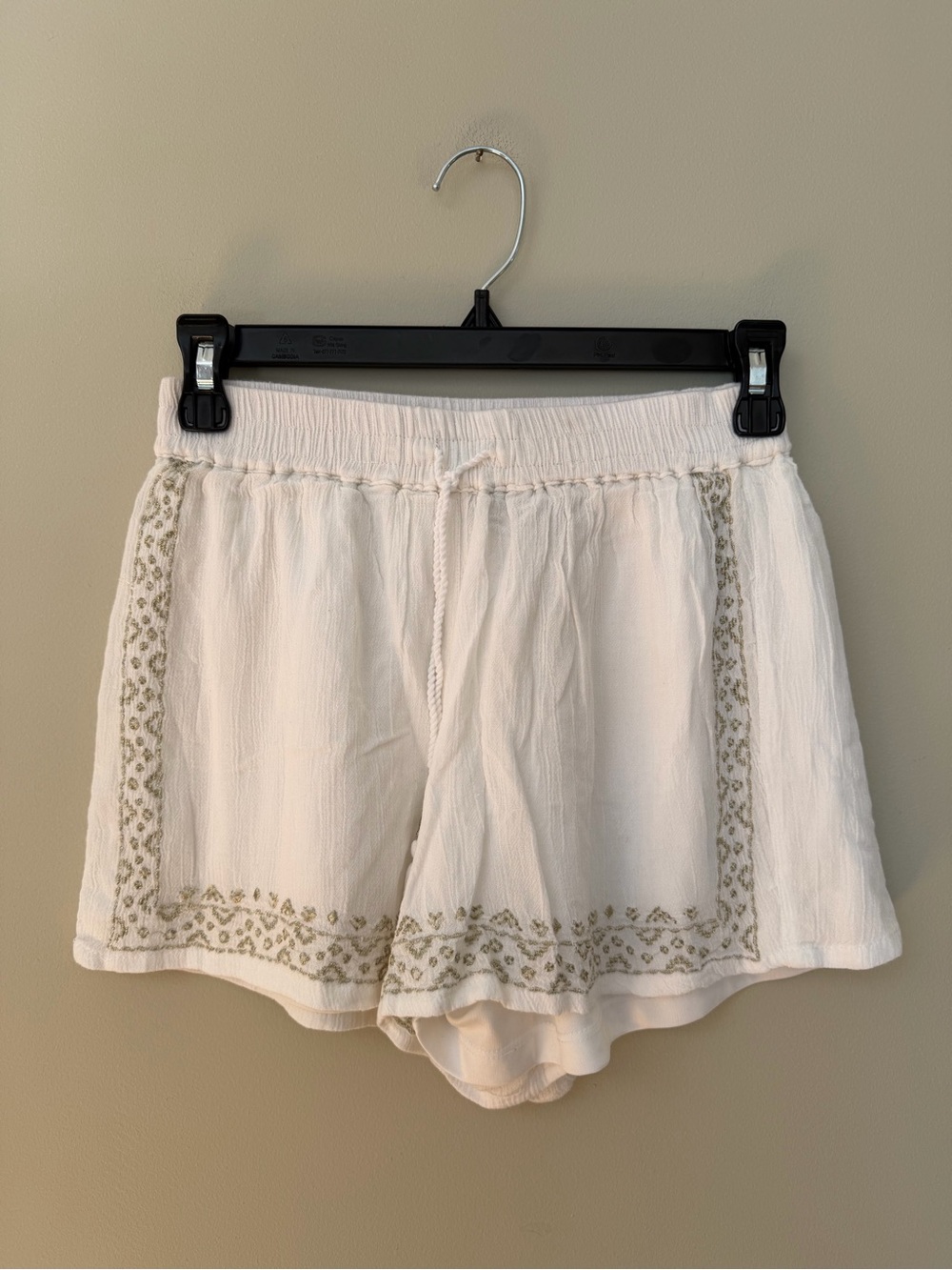 Atmosphere White Shorts Size 6 NWOT